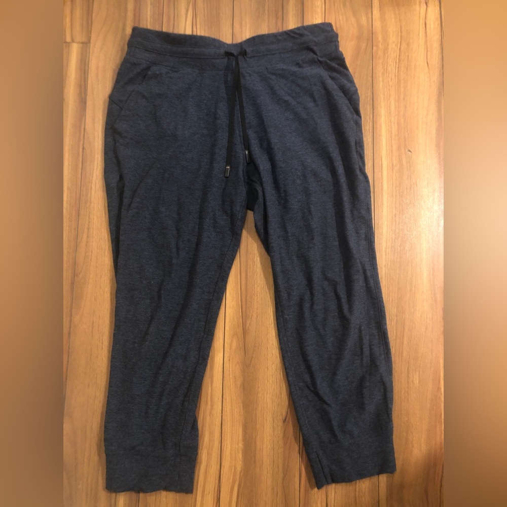 LULULEMON JOGGERS !!  Priced  to sell !!